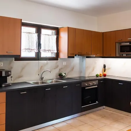 Irinis House Komílion