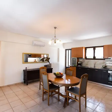 بيت للعطل Irinis House