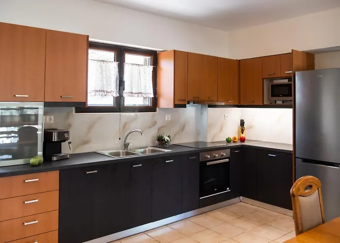 Irinis House Komílion