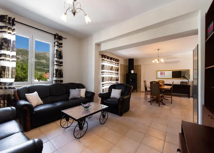 Irinis House Σπίτι διακοπών Komílion