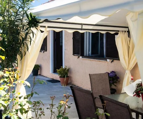 Σπίτι διακοπών Irinis House Komílion