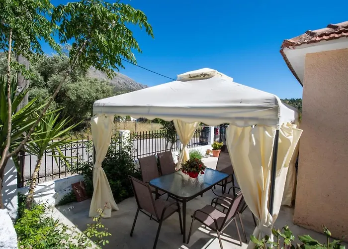 Irinis House Σπίτι διακοπών Komílion